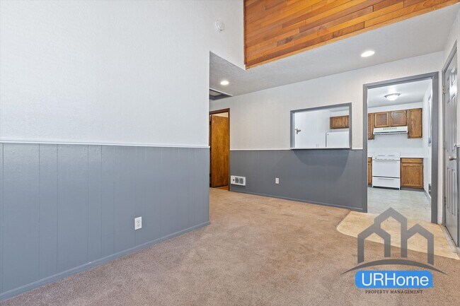 Building Photo - $500 1st Months rent $1649 2bd 1.5ba Beautiful Townhouse In SE Portland