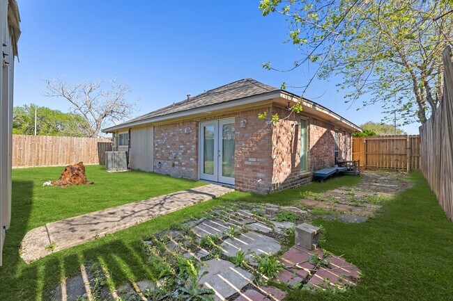 Building Photo - 5211 Court Rd