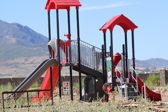 Building Photo - 539 W 1810 N