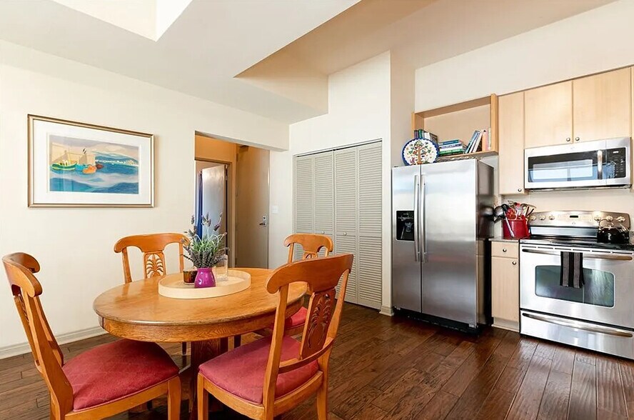 Building Photo - 388 E Ocean Blvd