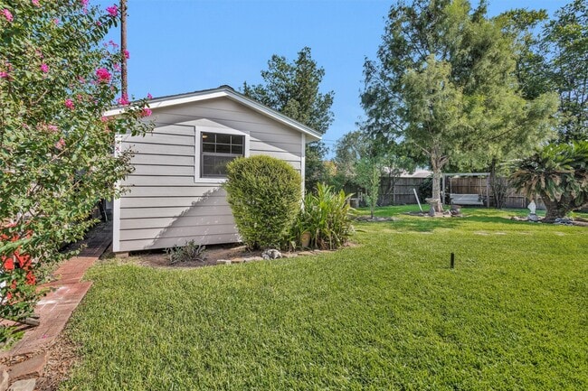 Building Photo - 1102 Mosher Ln