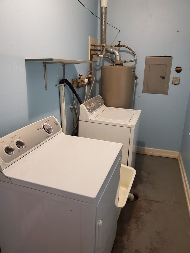 Building Photo - Nice 2 bedroom very near College Hill park