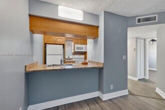 Building Photo - 908 Twin Lakes Dr