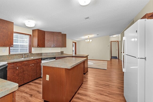 Building Photo - 11261 Rose Rd