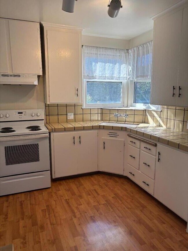 Building Photo - 139 D St