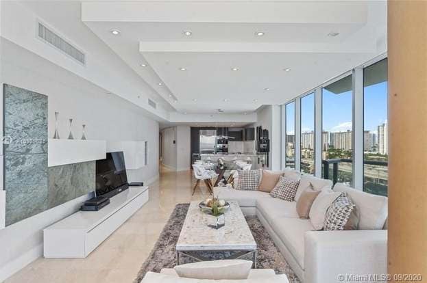 Building Photo - 17001 Collins Ave