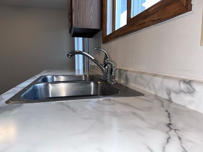 Building Photo - 903 Genrich St