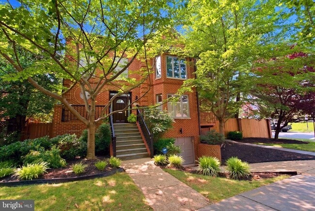 Building Photo - 5430 Chevy Chase Pkwy NW