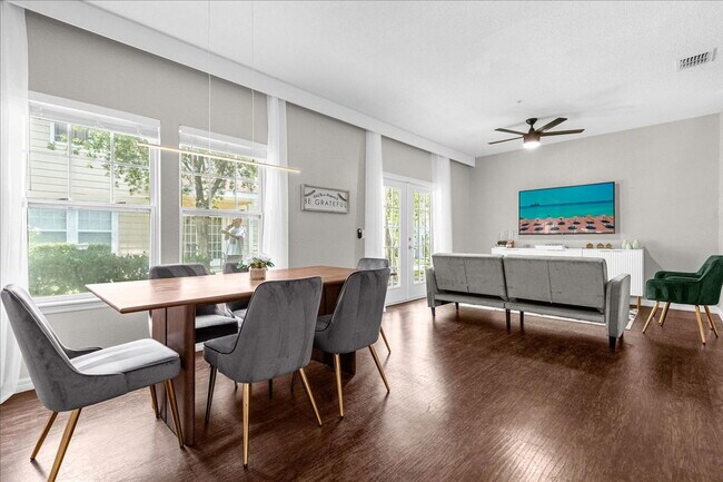 Building Photo - 5350 Diplomat Ct