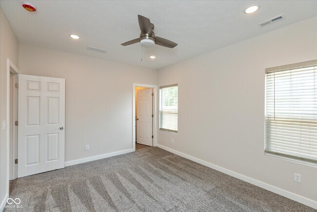Building Photo - 2143 Columbia Ave