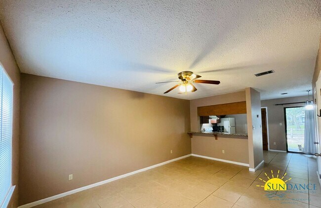 Building Photo - Great 2 Bedroom Townhouse in Fort Walton