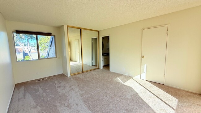 Building Photo - 1092 Melrose Ave