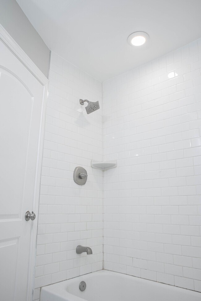 Building Photo - 2348 Moore St