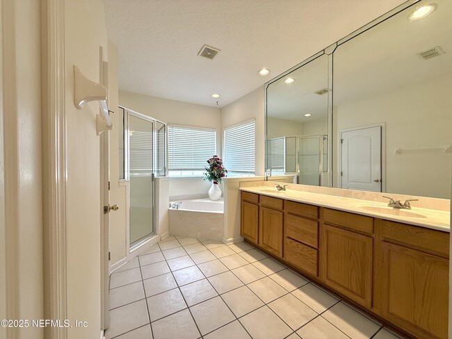 Building Photo - 2080 Trailing Pines Way