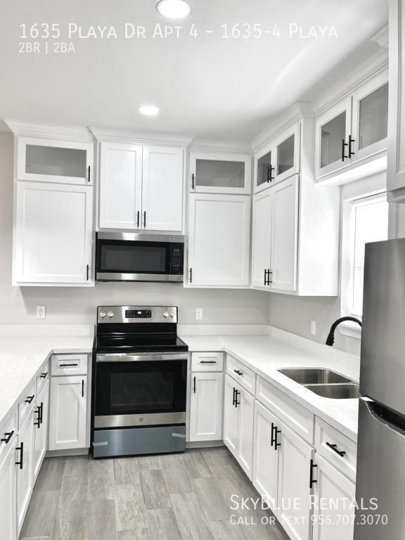 Building Photo - 1635 Playa Dr