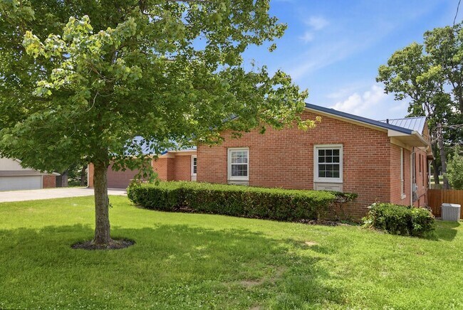 Building Photo - 206 Hiawatha Trail