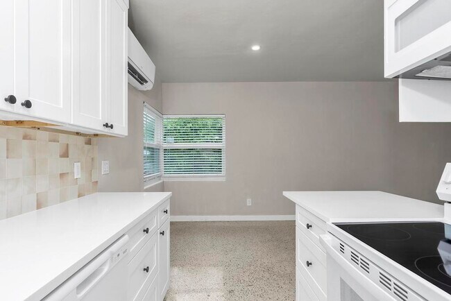 Building Photo - 17 Ocean Breeze