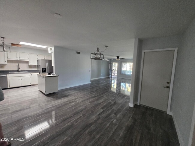 Building Photo - 10049 W Oakmont Dr