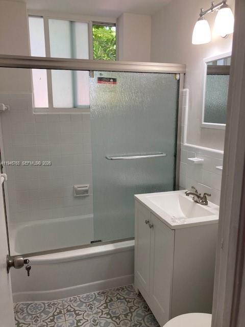 Building Photo - 7421 Carlyle Ave