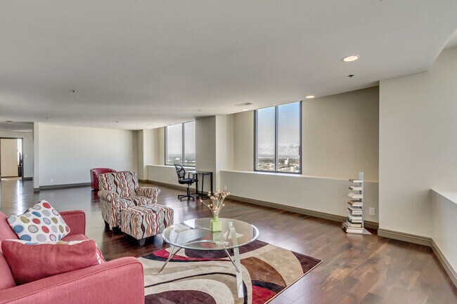 spacious living area has wonderful views - 44 W Broadway