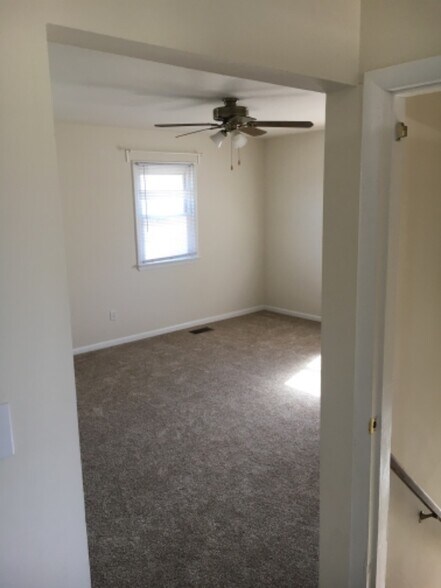 Building Photo - 8373 Grove Angle Rd