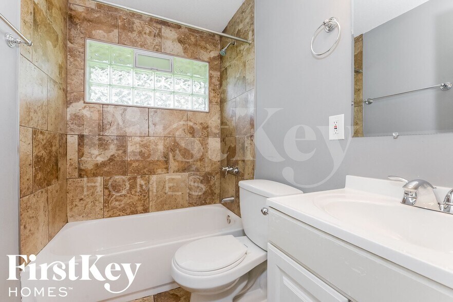 Building Photo - 9220 Oakland Ave