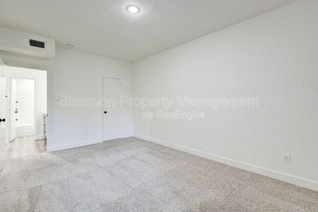 Building Photo - 2100 Tanglewilde St