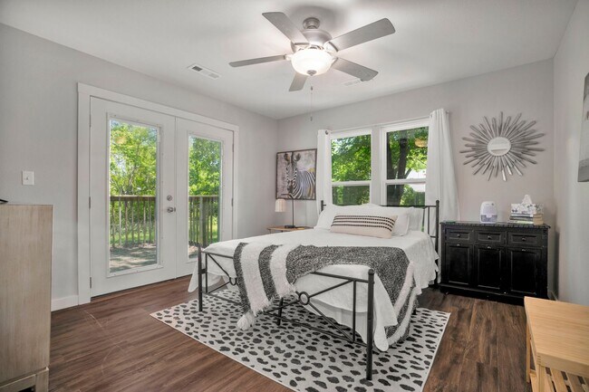 Building Photo - Fully Updated South Fay Home Near I-49! MU...