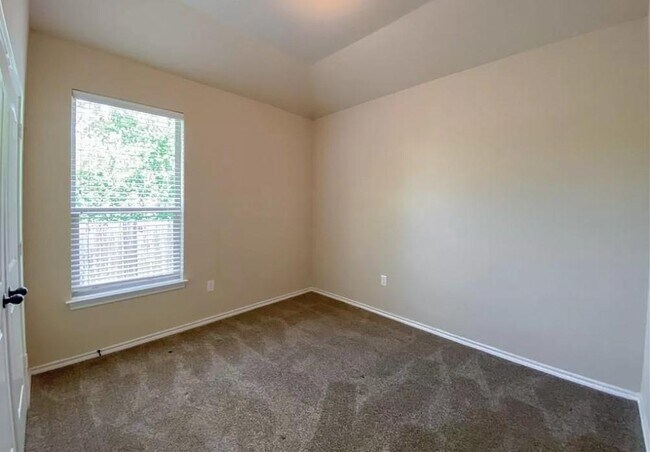Building Photo - 137 Creekside Villa Dr