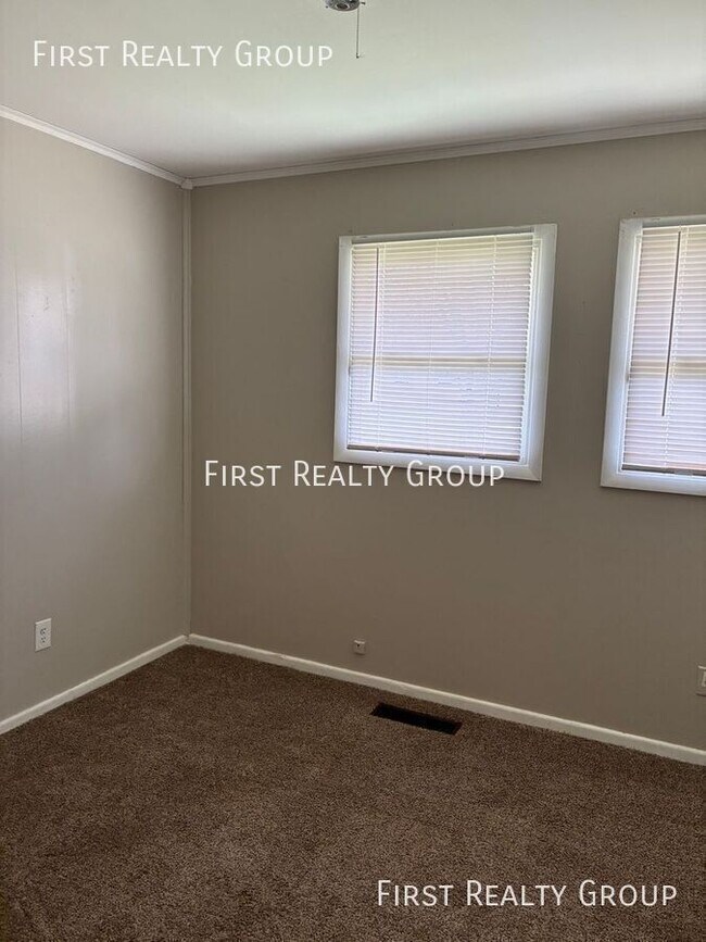 Building Photo - 1498 Elaine St