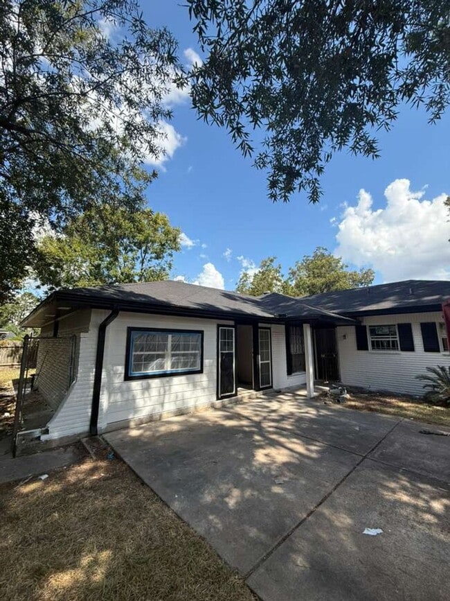 Building Photo - BEAUTIFUL HOME IN HOUSTON. MOVE IN READY!.