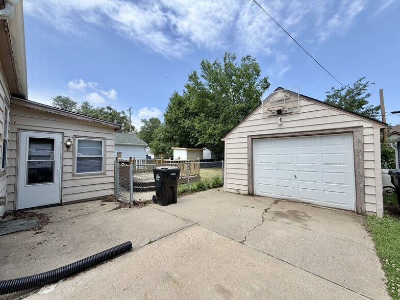 Building Photo - 1353 Euclid Ave