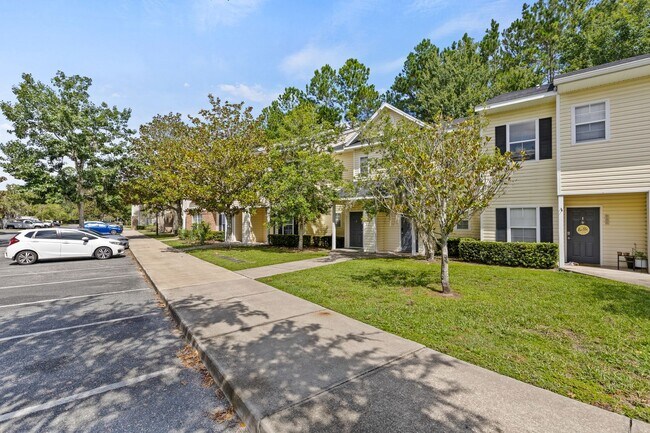 Building Photo - Charming Magnolia Place Townhome