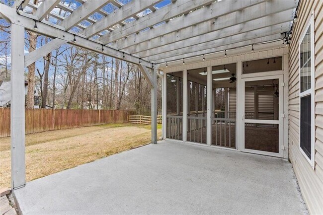 Building Photo - 5551 Wood Vale Ct