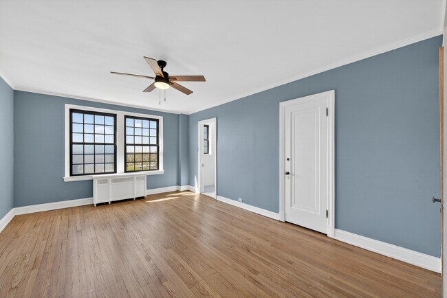 Building Photo - 6901 S Oglesby Ave