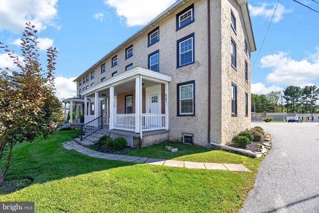 Building Photo - 814 Doe Run Rd