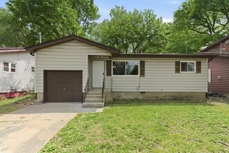 Building Photo - 2744 N Pierce Ave