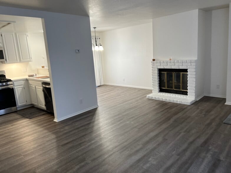 D/R & KITCHEN FROM L/R - 627 Coronado Ave