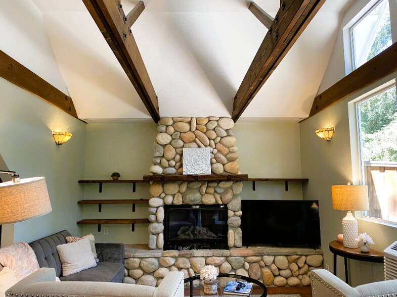 Building Photo - 1042 Easum Dr