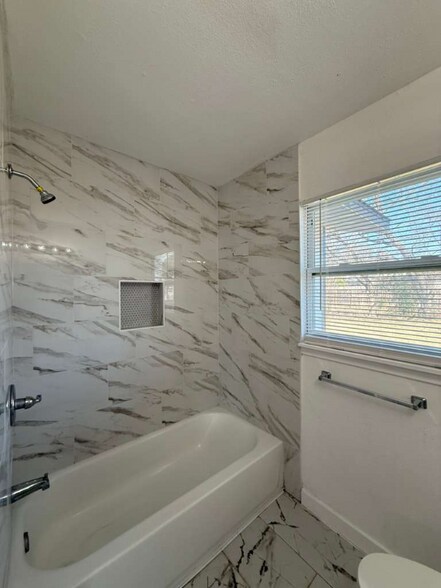 Building Photo - 339 Brettonwood Dr