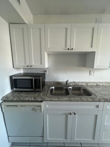 Building Photo - 374 Sunshine Dr