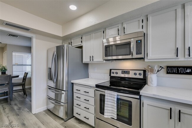 Building Photo - 2587 Swan Ln