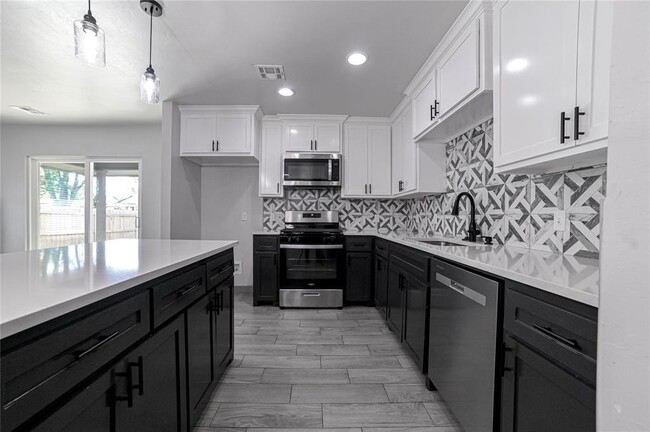 Building Photo - 1717 Breckenridge Dr