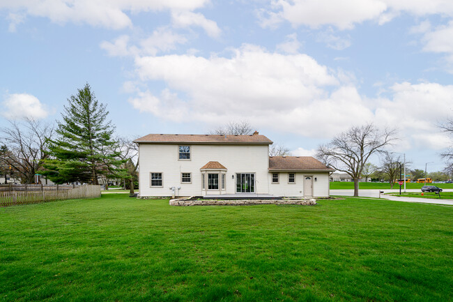 Building Photo - 1072 S Naper Blvd