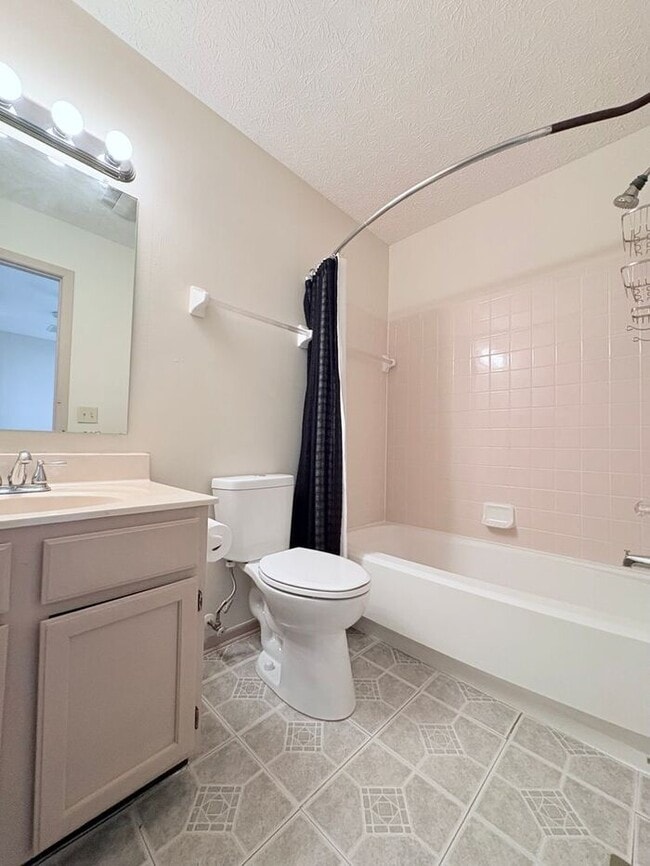 Building Photo - Charming 4 beds 2 baths in Columbus