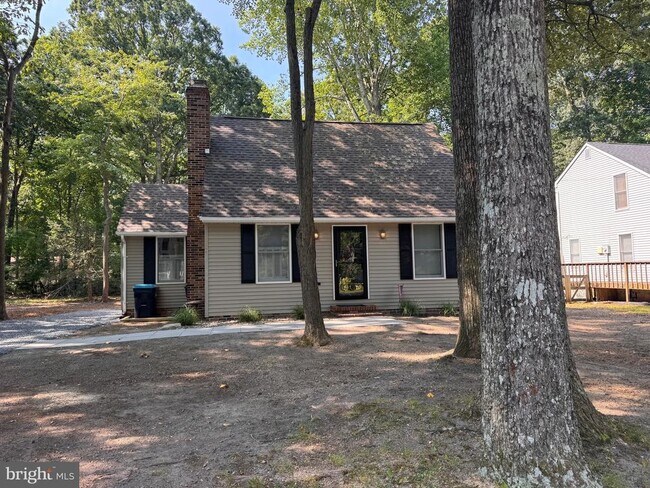 Building Photo - 33178 Woodland Ct N