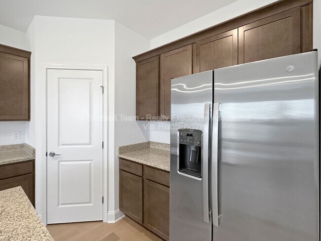 Building Photo - 1724 Bennett Vlg Dr