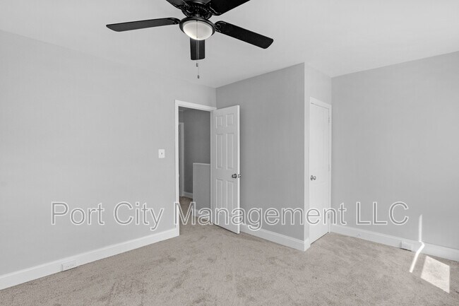 Building Photo - 1416 N Milton Ave