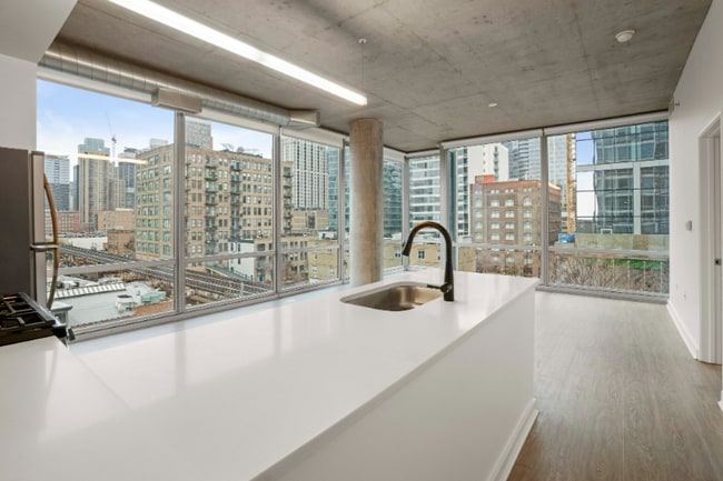 Building Photo - 1423 S State St