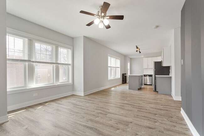 Building Photo - 6942 N Wolcott Ave